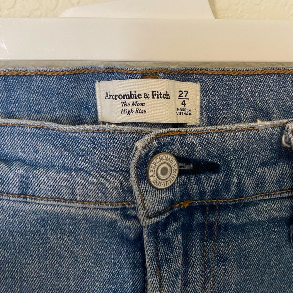 Abercrombie & Fitch High Rise Mom Jeans